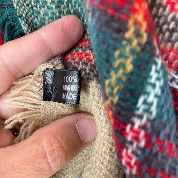 Beautiful and Soft Blanket Scarf - Picture 4 of 5